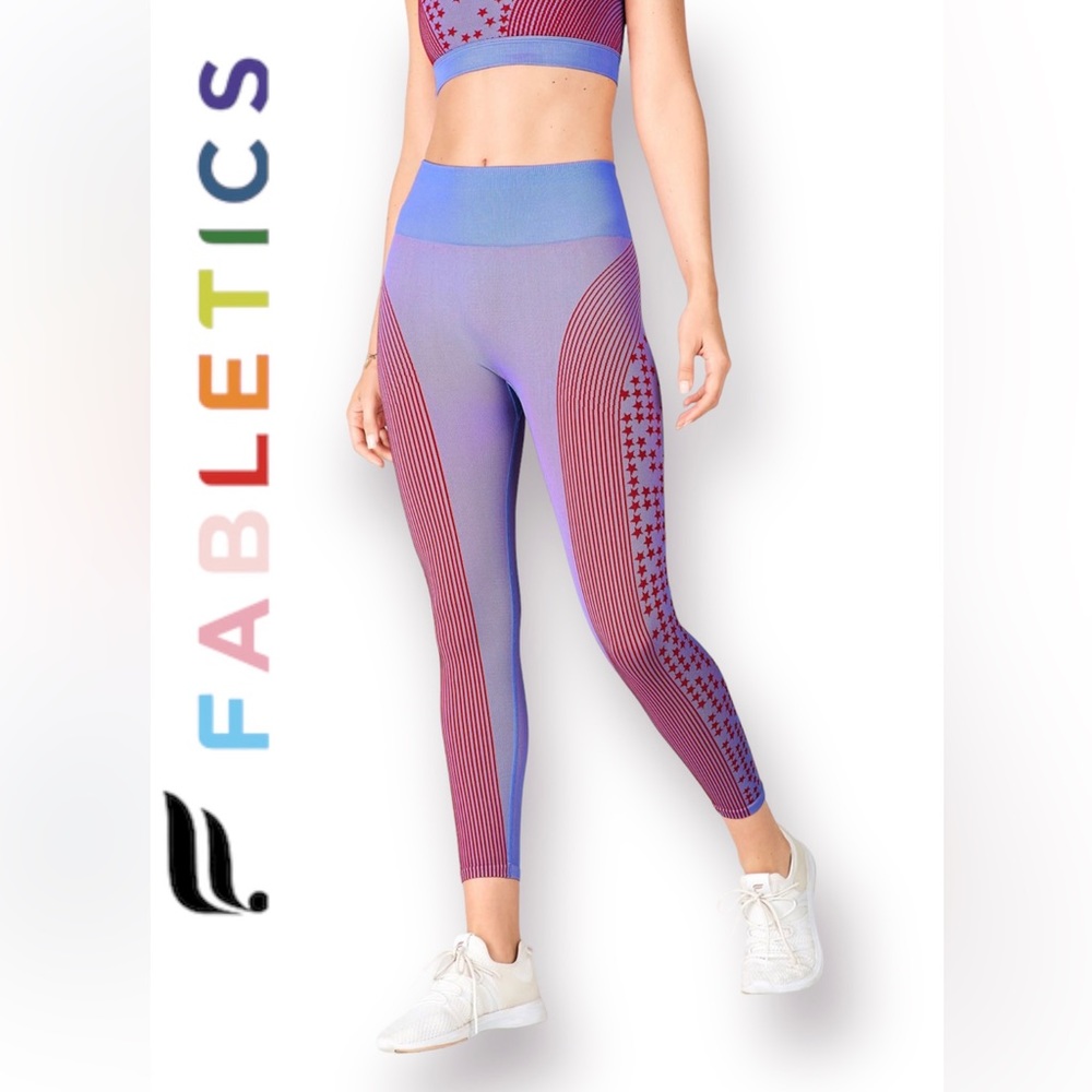 FABLETICS (SET - 2 Pieces) High-Waisted Seamless Star Capri & Sport Bra - Picture 5 of 9